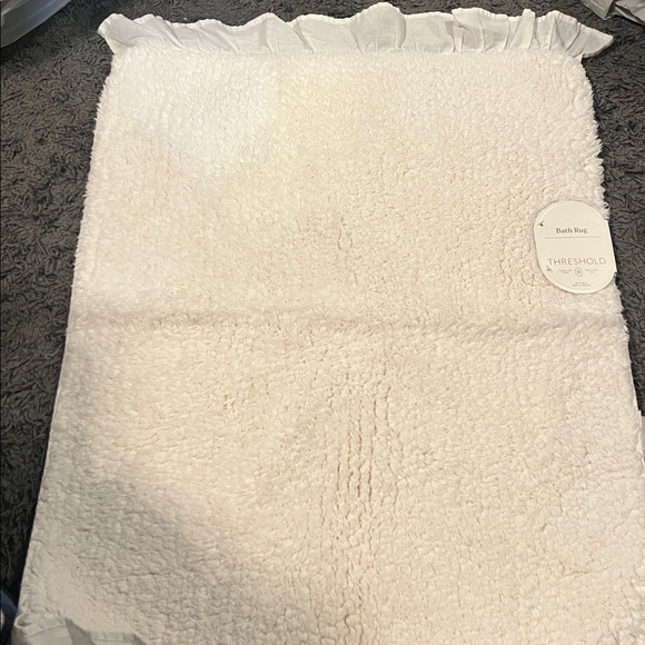 🛁 Threshold Cream White Bath Rug - Picture 3 of 8